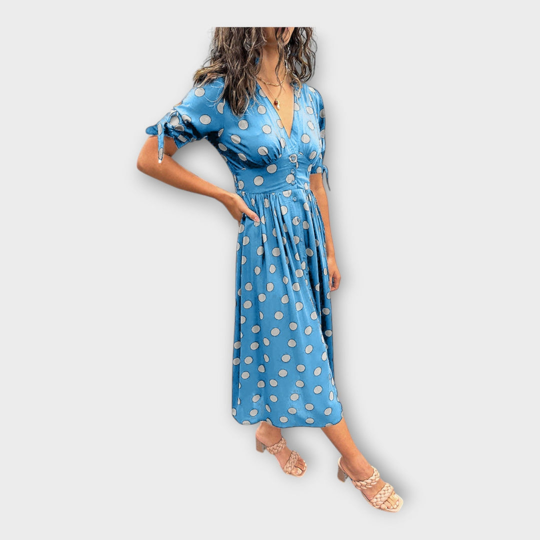 Moderniu raštu ir laikina elegantiška stilinga suknelė