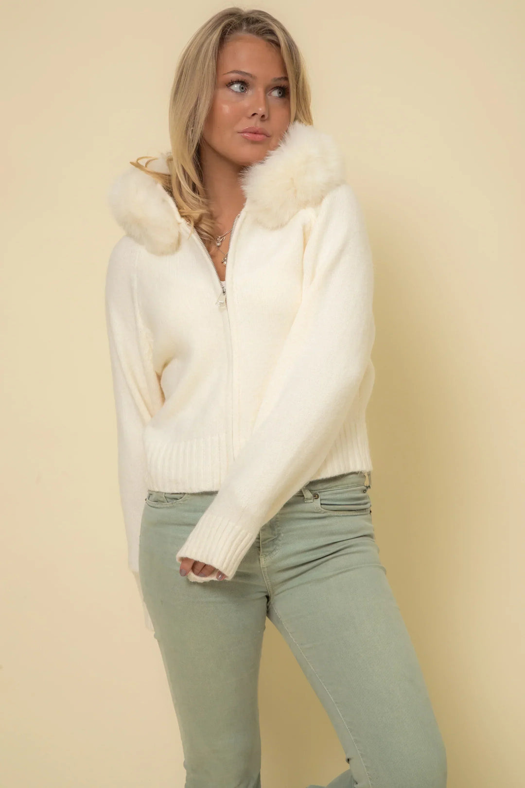 Anna - Liemenė iš dirbtinio kailio