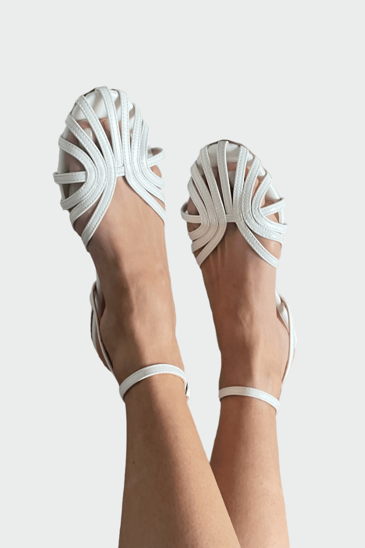 Plokšti sandalai su dirželiais spots