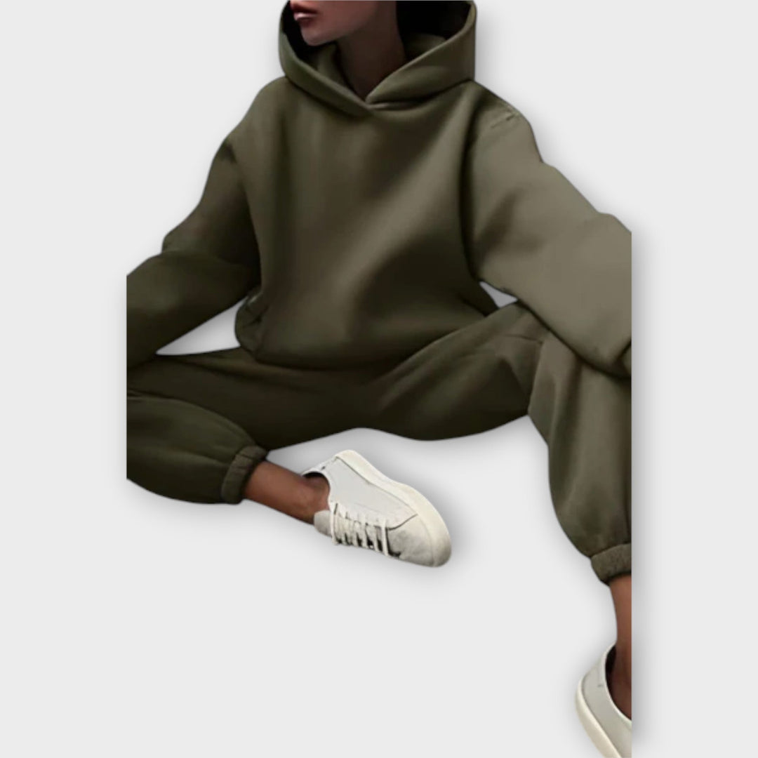 Kristine - jaukus sportinis kostiumas