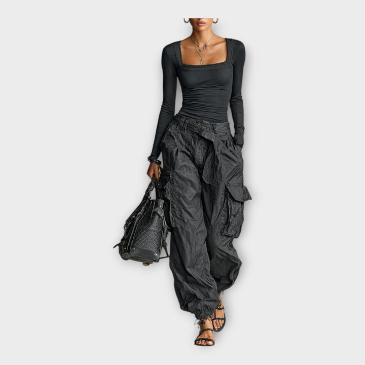 Moderns patogumo kargo kelnės