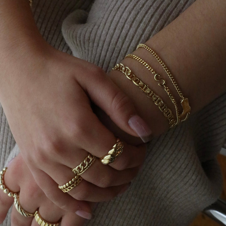 Žiedas su Grandinele 