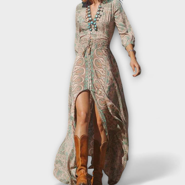 Ilga suknelė švelnaus bohemiško stiliaus