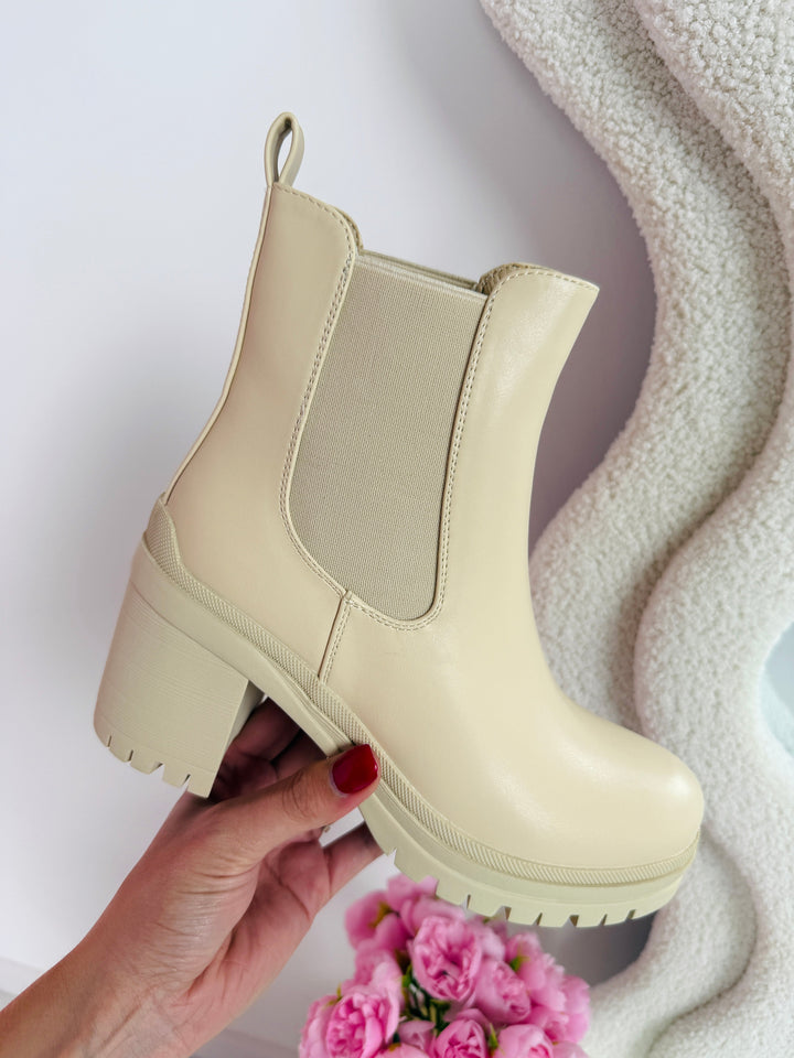 Rūtenė - Bežinės Pakulnės Katytė