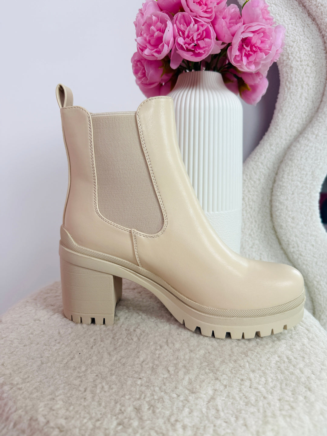 Rūtenė - Bežinės Pakulnės Katytė