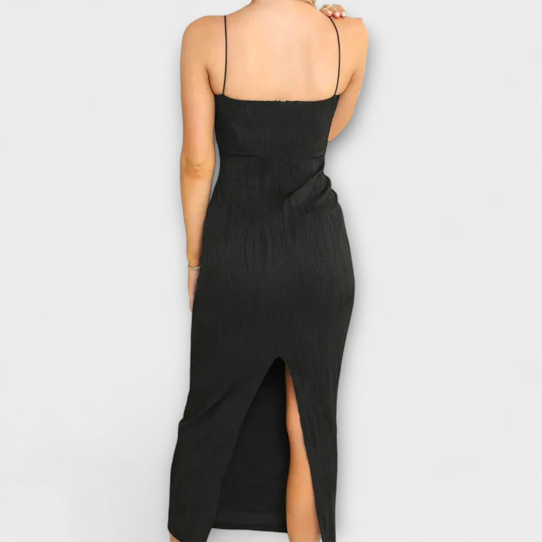 Elegantiška ilga suknelė be rankovių