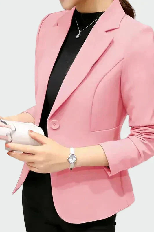 Suknelė idealiai pritaikyta