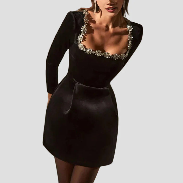 Emilija- Aksominė kristalų suknelė