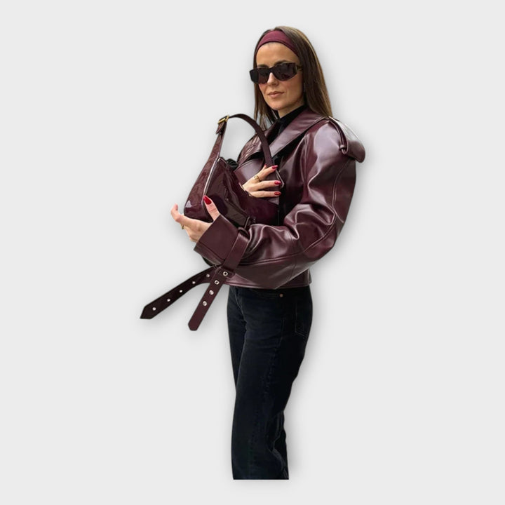 Žiedas - modernių detalių paltos