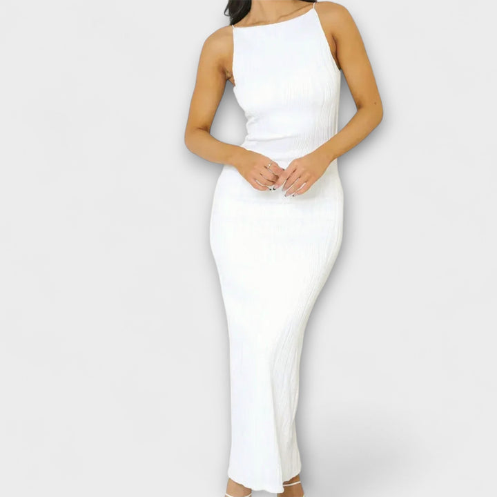 Elegantiška ilga suknelė be rankovių