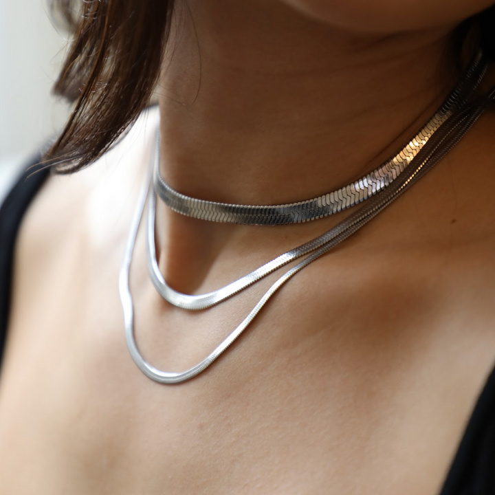 Blizgantis Gyvatės Kaklo Papuošalas 