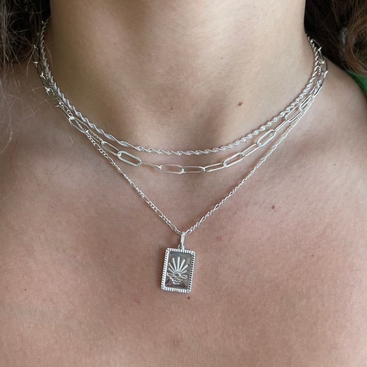 Saulės dizaino karoliai 