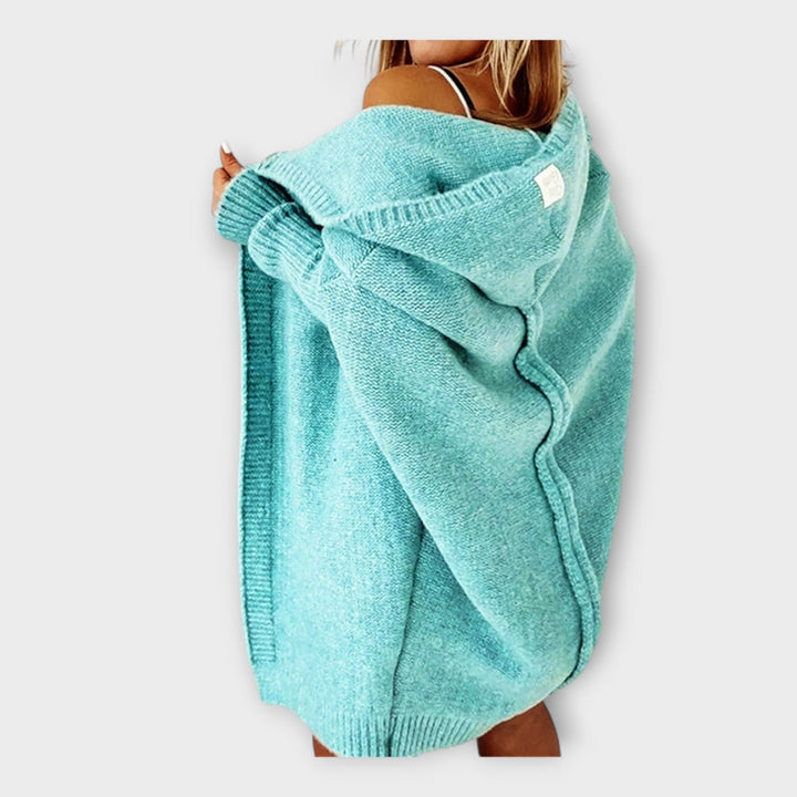 Justina - Megzta striukė su gobtuvu