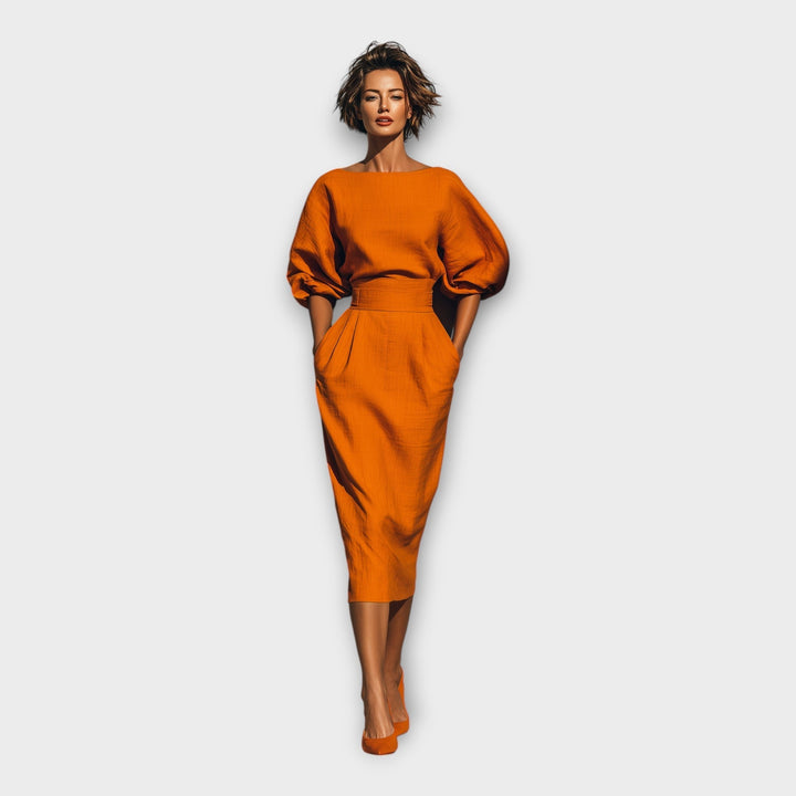 Stiling a suknelė su rafinuotu dizainu ir minimalistine estetika