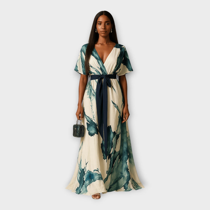 Ilga suknelė su diržu ir lengva linija