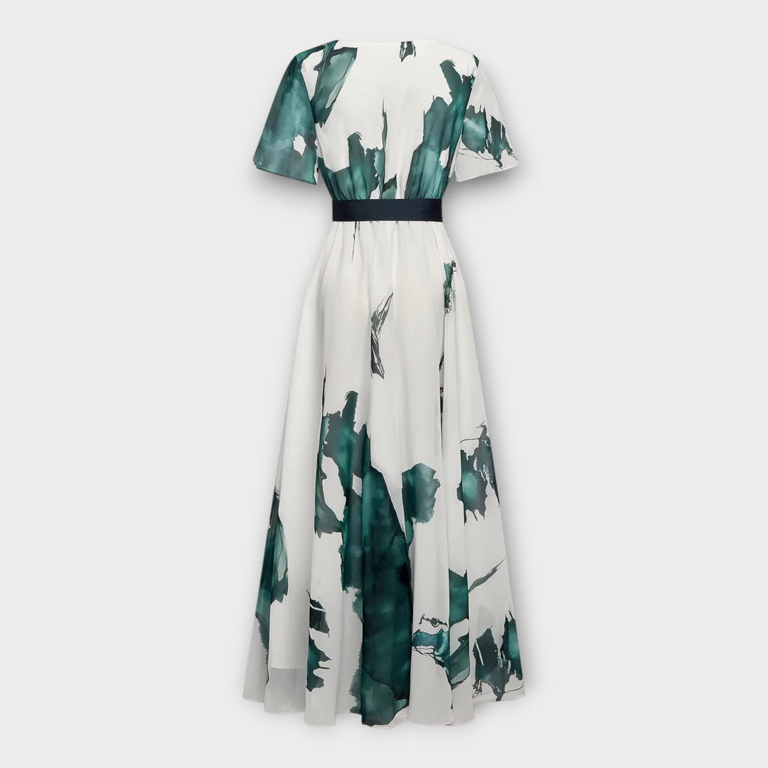 Ilga suknelė su diržu ir lengva linija